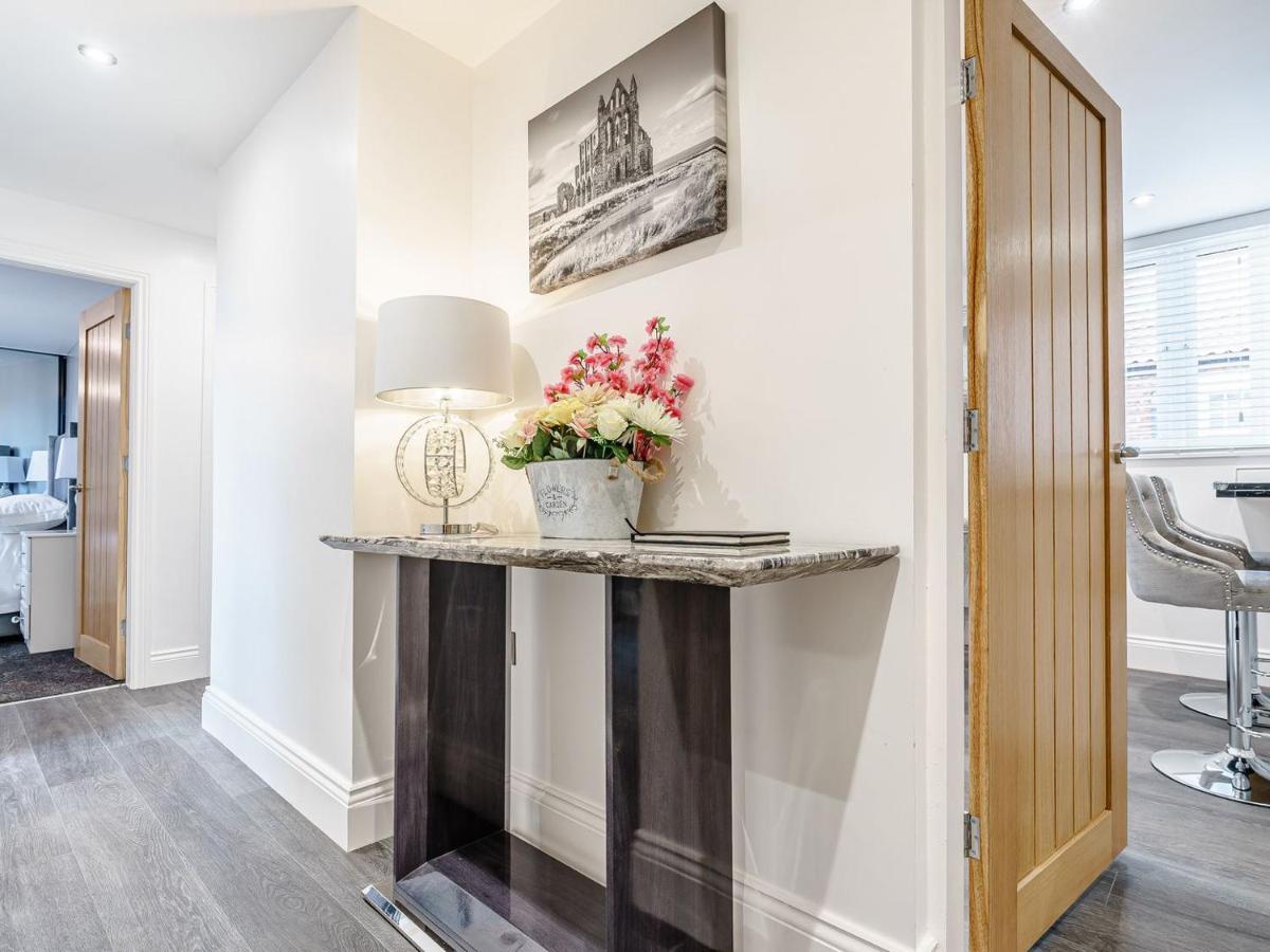 Tower Apartment Whitby Esterno foto
